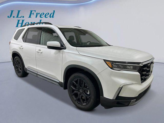 new 2025 Honda Pilot car, priced at $53,650