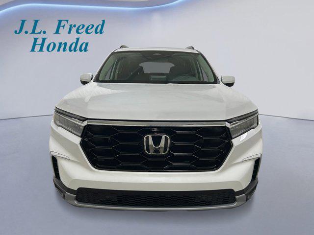 new 2025 Honda Pilot car, priced at $53,650