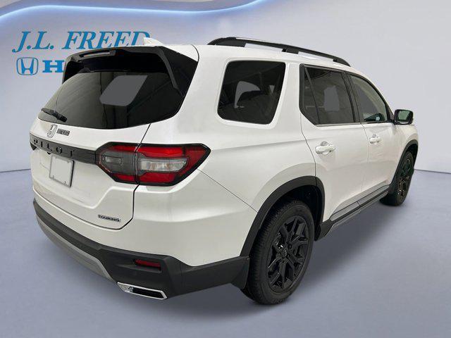 new 2025 Honda Pilot car, priced at $53,650