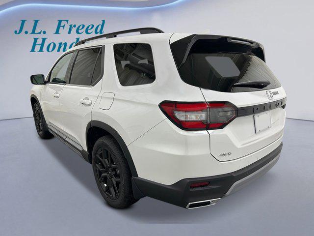 new 2025 Honda Pilot car, priced at $53,650