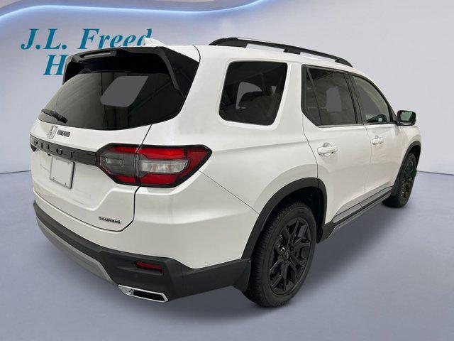 new 2025 Honda Pilot car, priced at $53,650