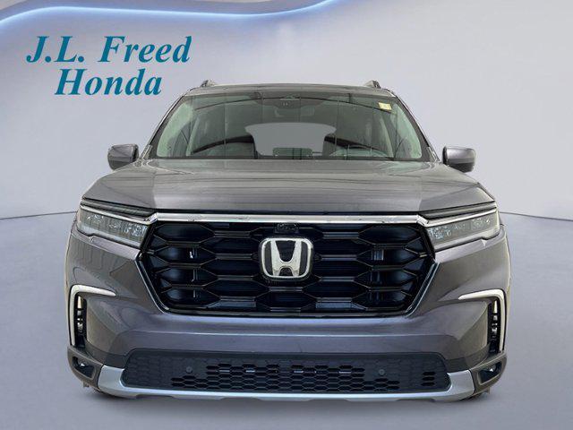 new 2025 Honda Pilot car, priced at $56,250