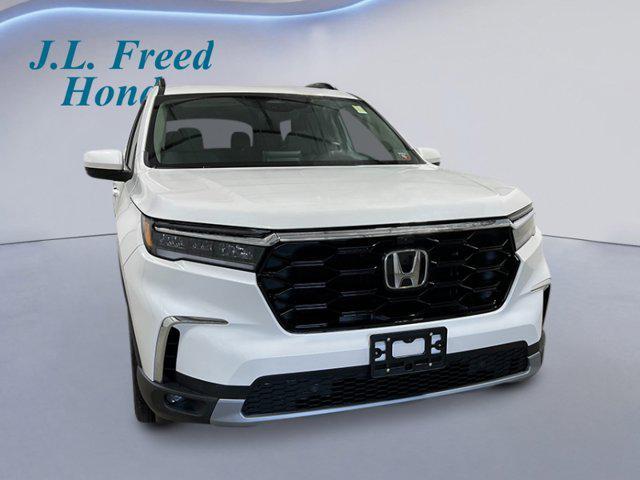 new 2025 Honda Pilot car, priced at $55,715