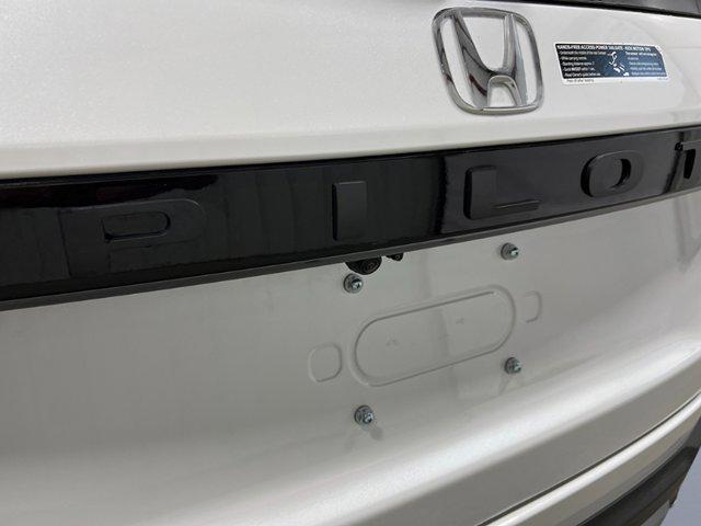 new 2025 Honda Pilot car, priced at $55,715