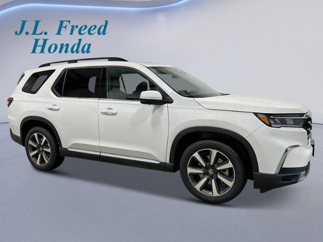 new 2025 Honda Pilot car, priced at $55,715