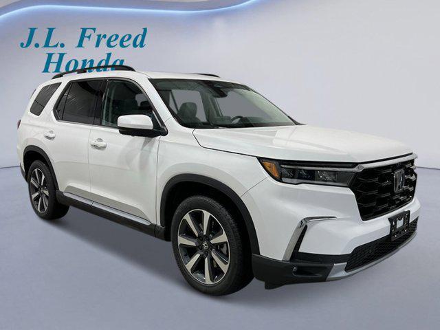 new 2025 Honda Pilot car, priced at $55,715