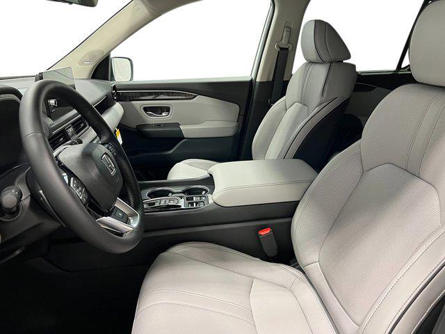 new 2025 Honda Pilot car, priced at $55,715