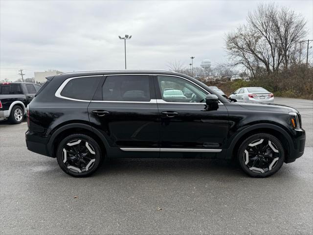 used 2023 Kia Telluride car, priced at $32,000