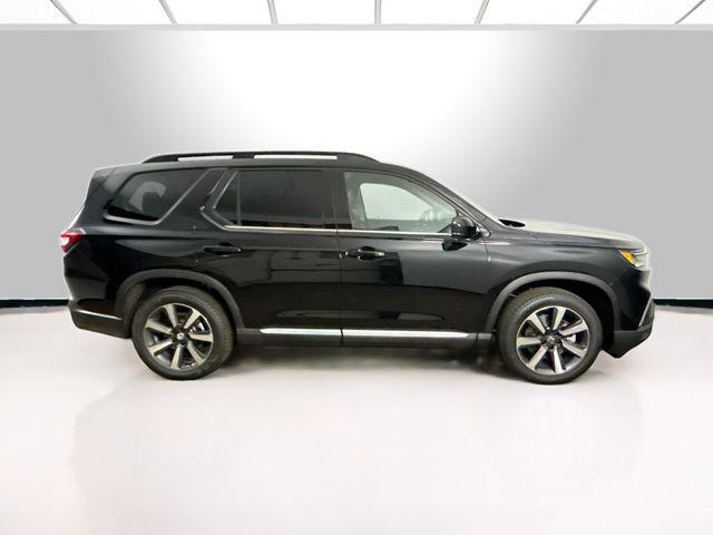 new 2025 Honda Pilot car, priced at $47,276