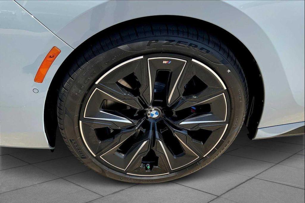 new 2025 BMW 760 car, priced at $140,350