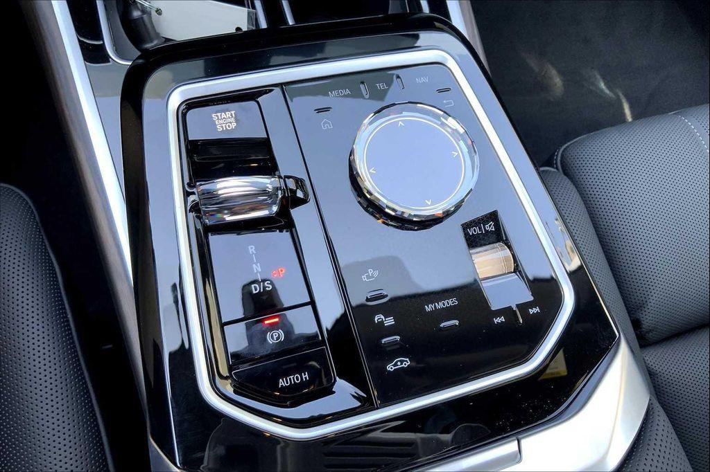 new 2025 BMW 760 car, priced at $140,350