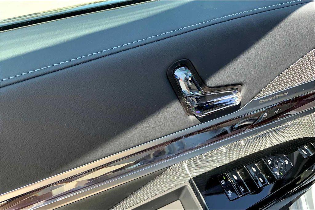 new 2025 BMW 760 car, priced at $140,350