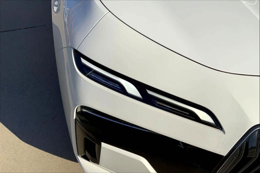 new 2025 BMW 760 car, priced at $121,974