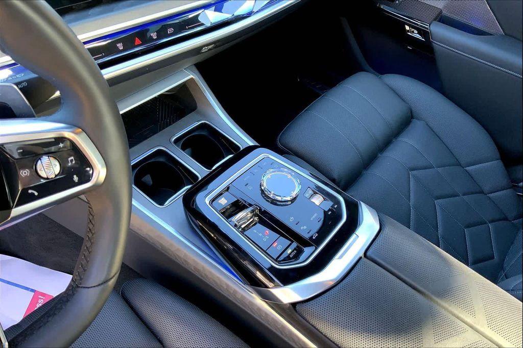 new 2025 BMW 760 car, priced at $121,974