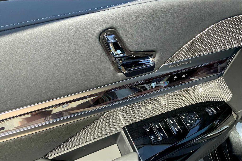 new 2025 BMW 760 car, priced at $119,990