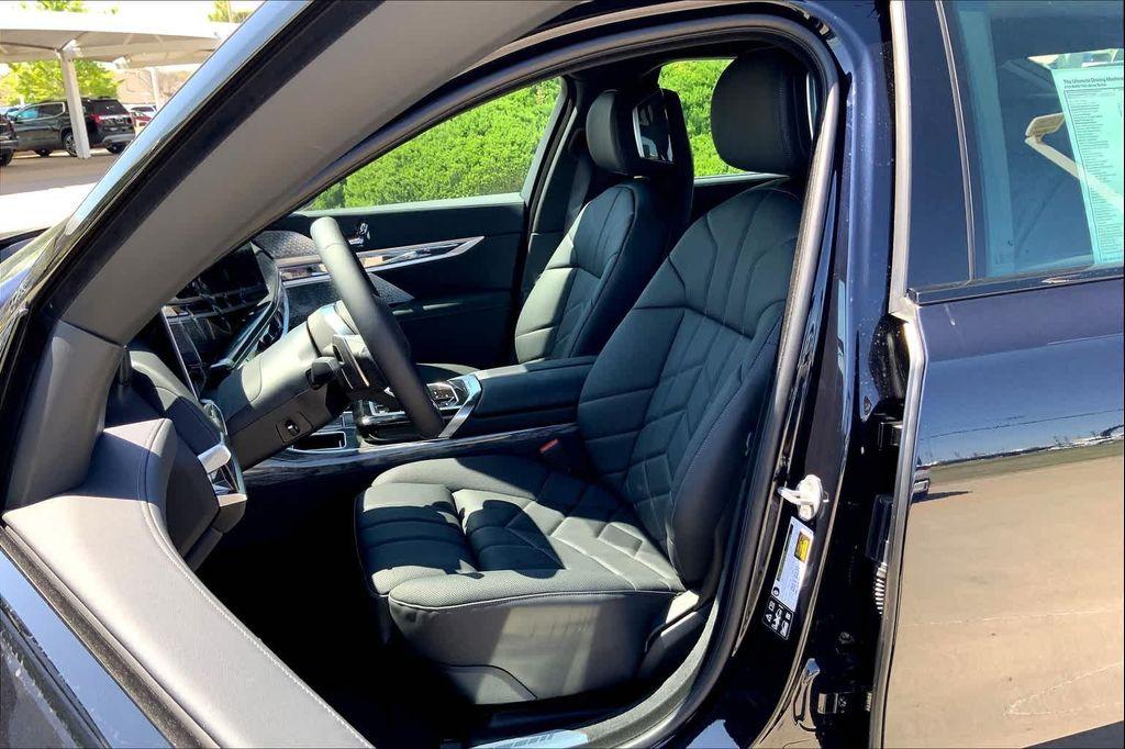 new 2025 BMW 760 car, priced at $133,990