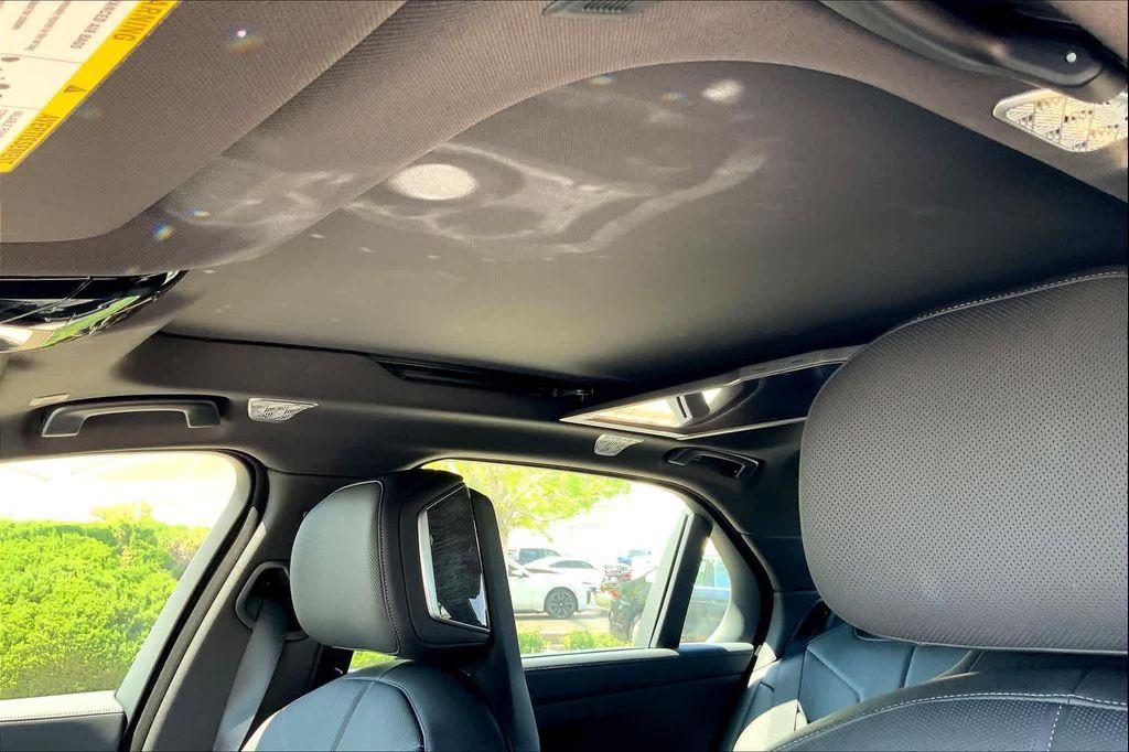 new 2025 BMW 760 car, priced at $133,990