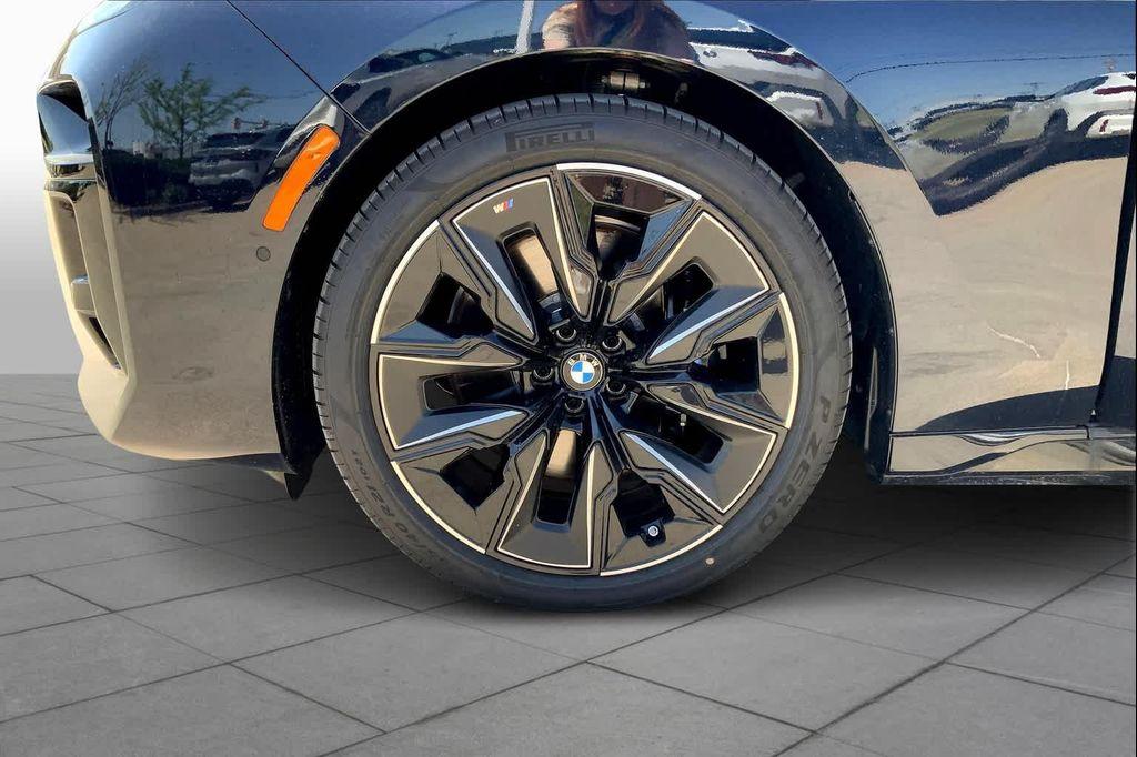 new 2025 BMW 760 car, priced at $133,990
