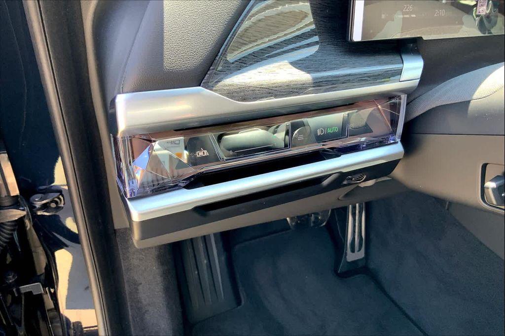 new 2025 BMW 760 car, priced at $133,990