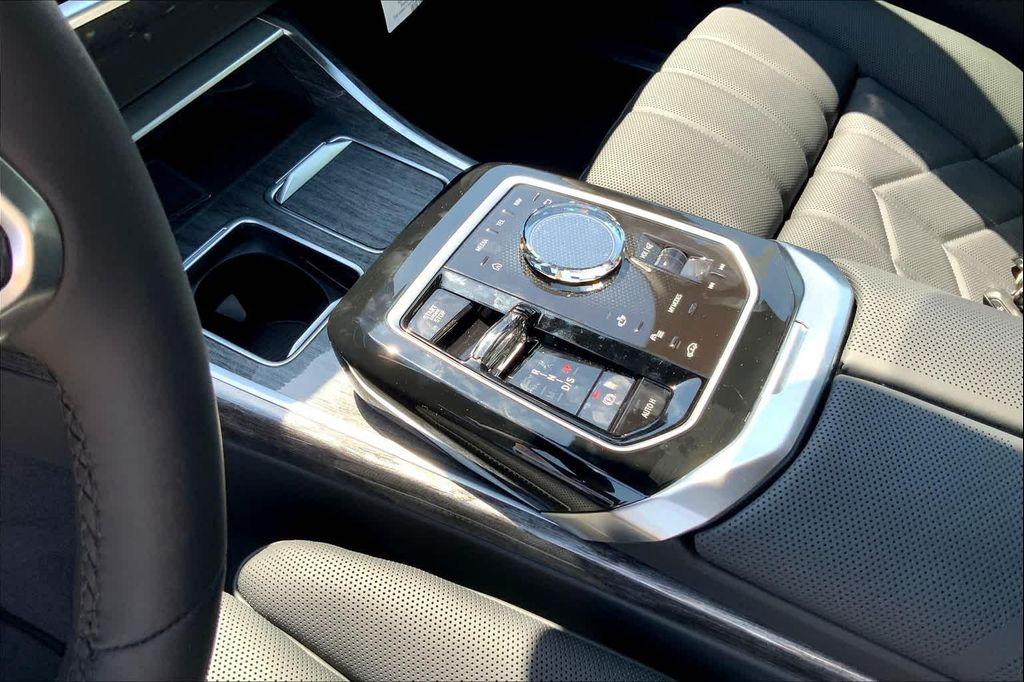 new 2025 BMW 760 car, priced at $133,990