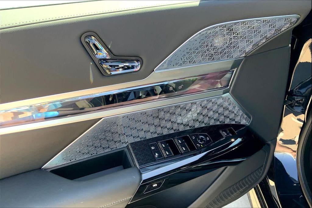 new 2025 BMW 760 car, priced at $133,990