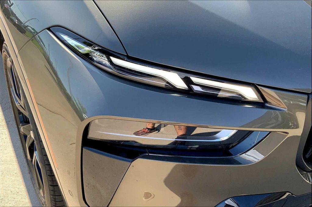 new 2026 BMW X7 car, priced at $121,135