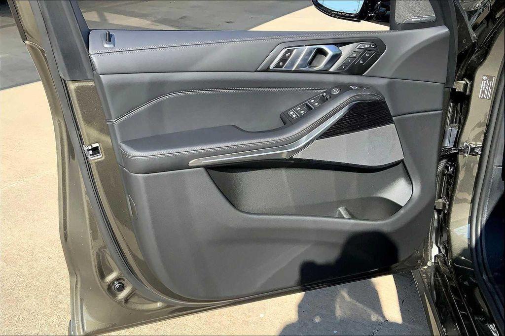 new 2026 BMW X7 car, priced at $121,135