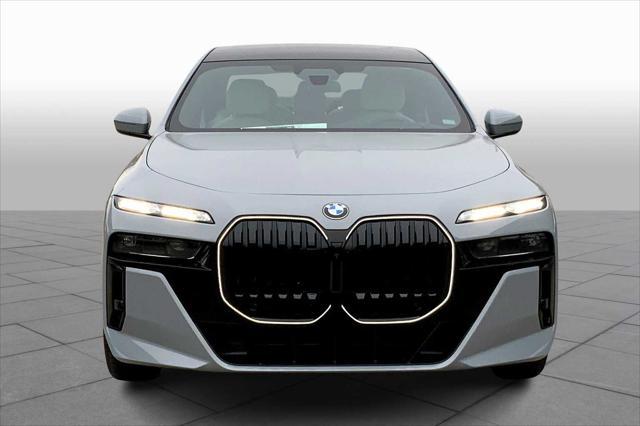 new 2025 BMW 760 car, priced at $134,025