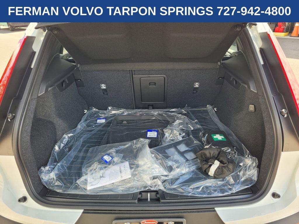 new 2026 Volvo XC40 car
