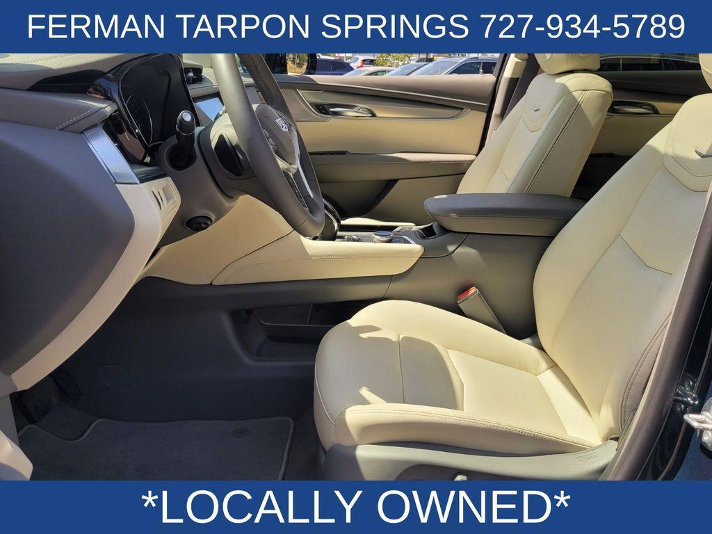 used 2025 Cadillac XT5 car, priced at $41,500