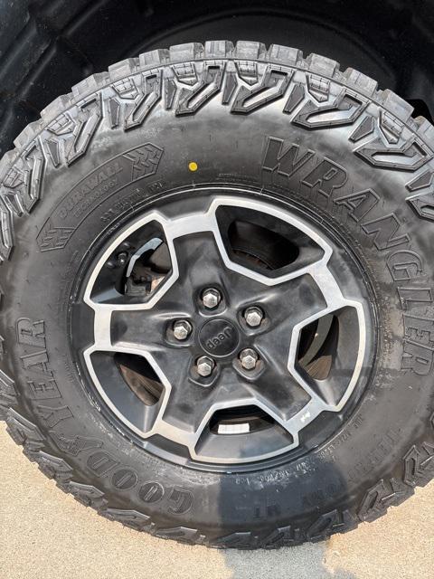 used 2021 Jeep Gladiator car, priced at $31,028
