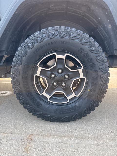 used 2021 Jeep Gladiator car, priced at $31,028