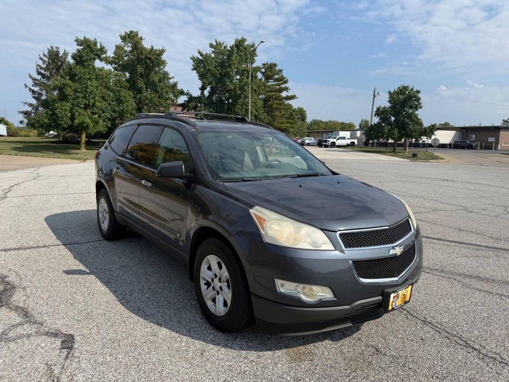 used 2009 Chevrolet Traverse car, priced at $3,995