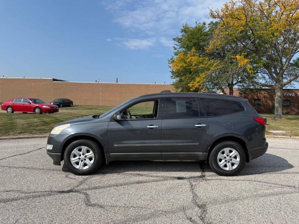 used 2009 Chevrolet Traverse car, priced at $3,995