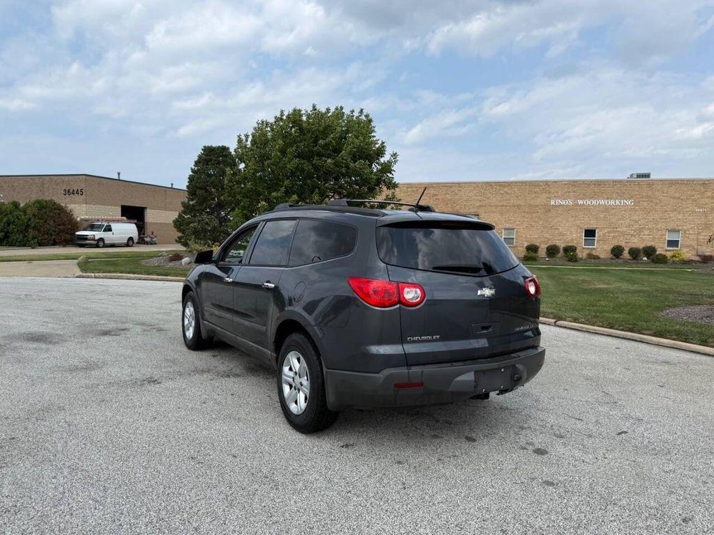 used 2009 Chevrolet Traverse car, priced at $3,995