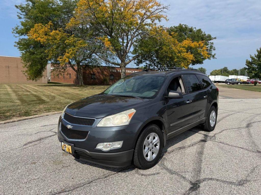 used 2009 Chevrolet Traverse car, priced at $3,995