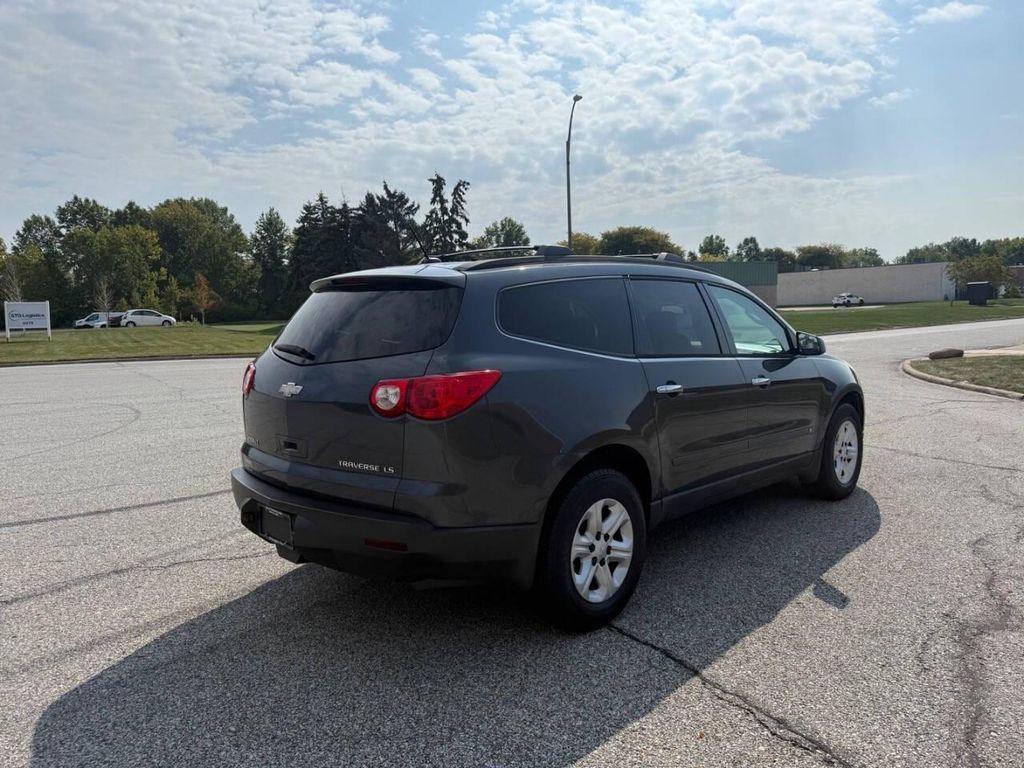 used 2009 Chevrolet Traverse car, priced at $3,995