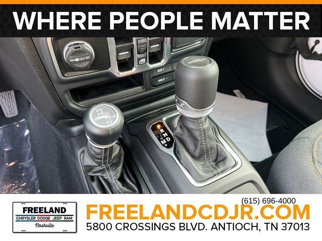 new 2025 Jeep Gladiator car, priced at $38,837