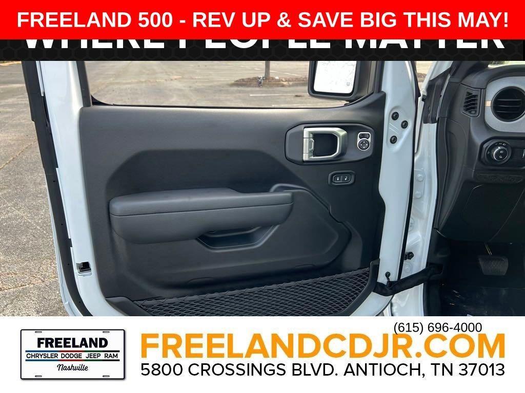 new 2025 Jeep Gladiator car, priced at $38,837