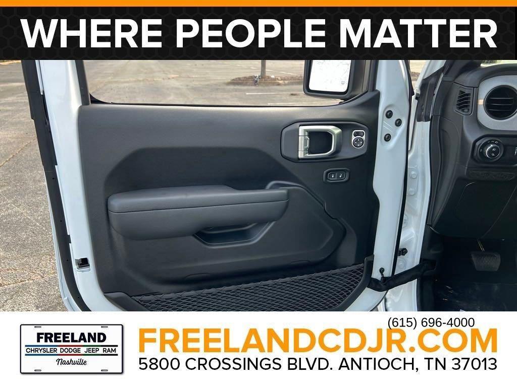 new 2025 Jeep Gladiator car, priced at $38,837