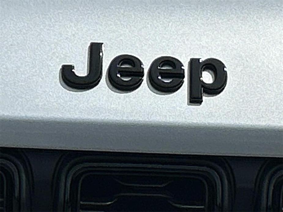 used 2022 Jeep Grand Cherokee car, priced at $34,997