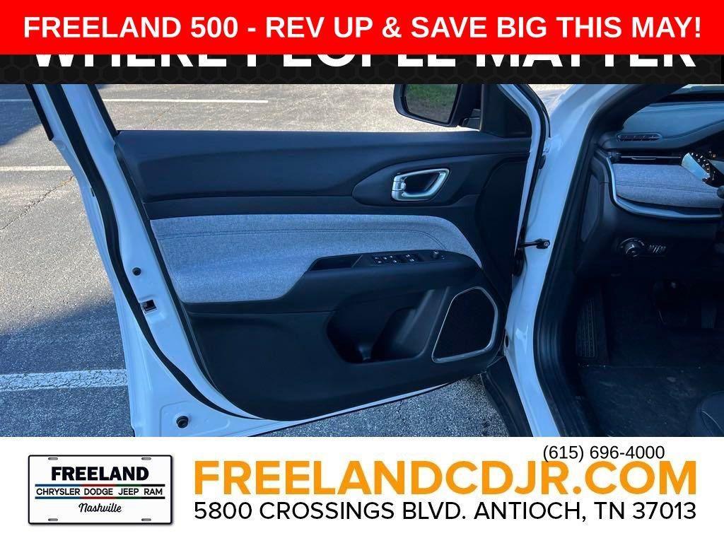 new 2025 Jeep Compass car, priced at $25,514