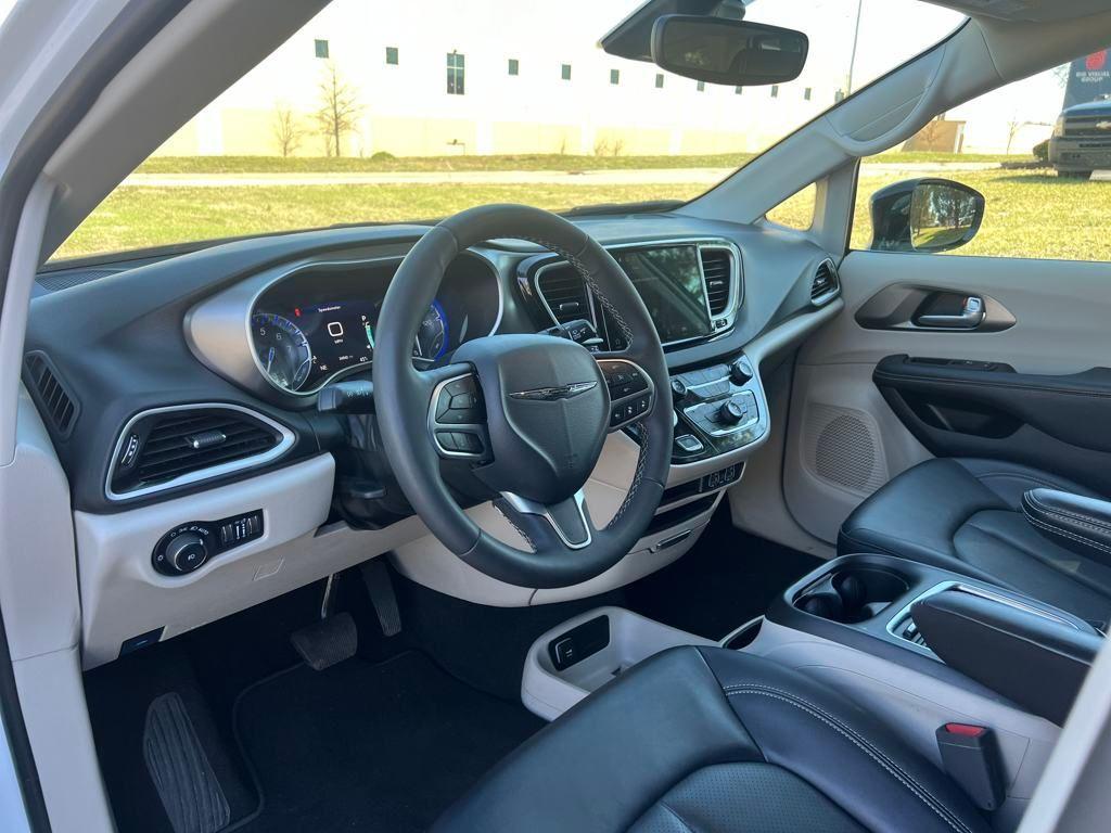 used 2024 Chrysler Pacifica car, priced at $32,443