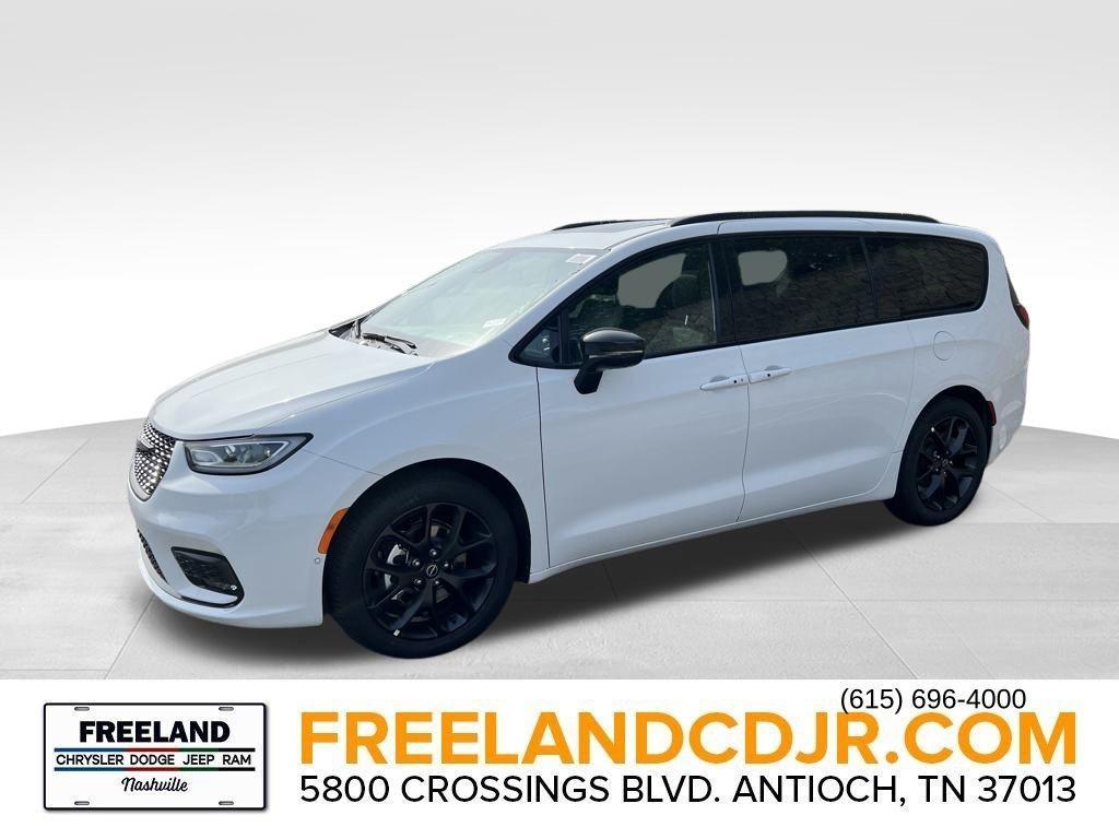 new 2025 Chrysler Pacifica car, priced at $47,829
