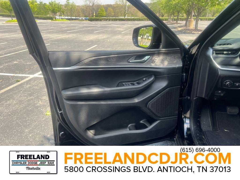 new 2025 Jeep Grand Cherokee car, priced at $52,880