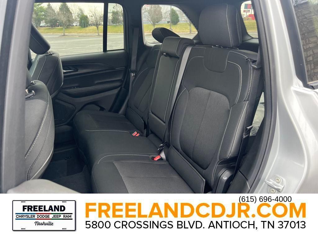 new 2025 Jeep Grand Cherokee car, priced at $41,817