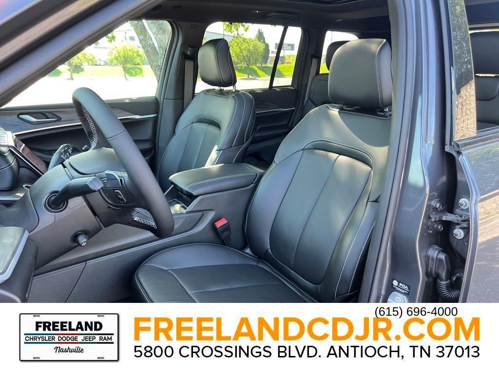 new 2025 Jeep Grand Cherokee car, priced at $52,541