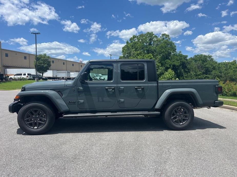 new 2024 Jeep Gladiator car, priced at $43,344