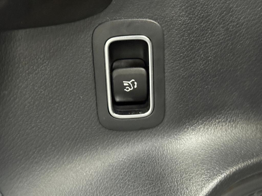 used 2021 Mercedes-Benz GLB 250 car, priced at $24,999