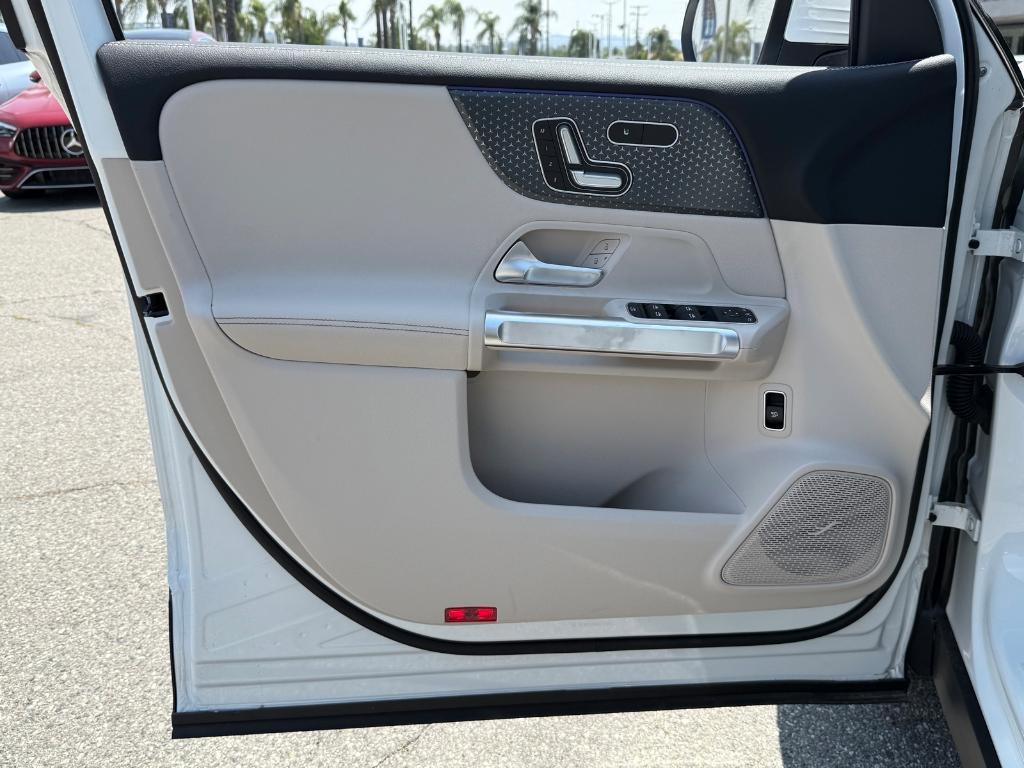 new 2025 Mercedes-Benz GLB 250 car, priced at $49,520